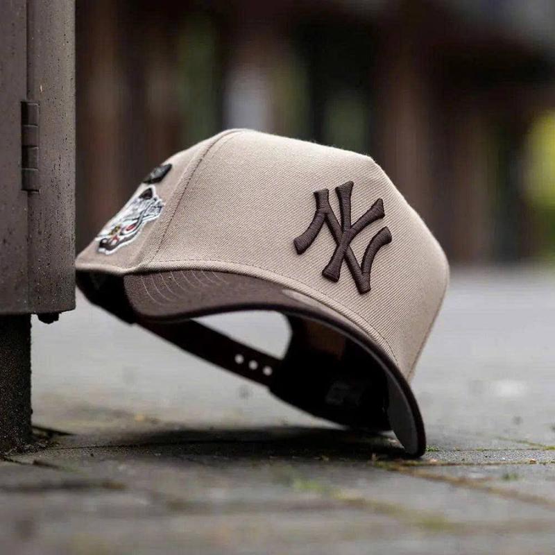 New Era New York Yankees Beige Brown 9FORTY Adjustable Cap – 1998 World Series Side Patch