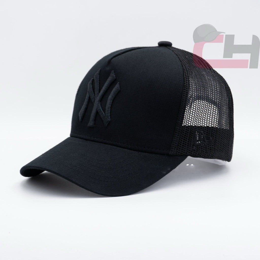 New Era New York Yankees 9FORTY Black Trucker Adjustable Cap